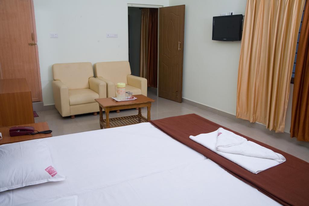 Vihas Inn Tirupati Phòng bức ảnh
